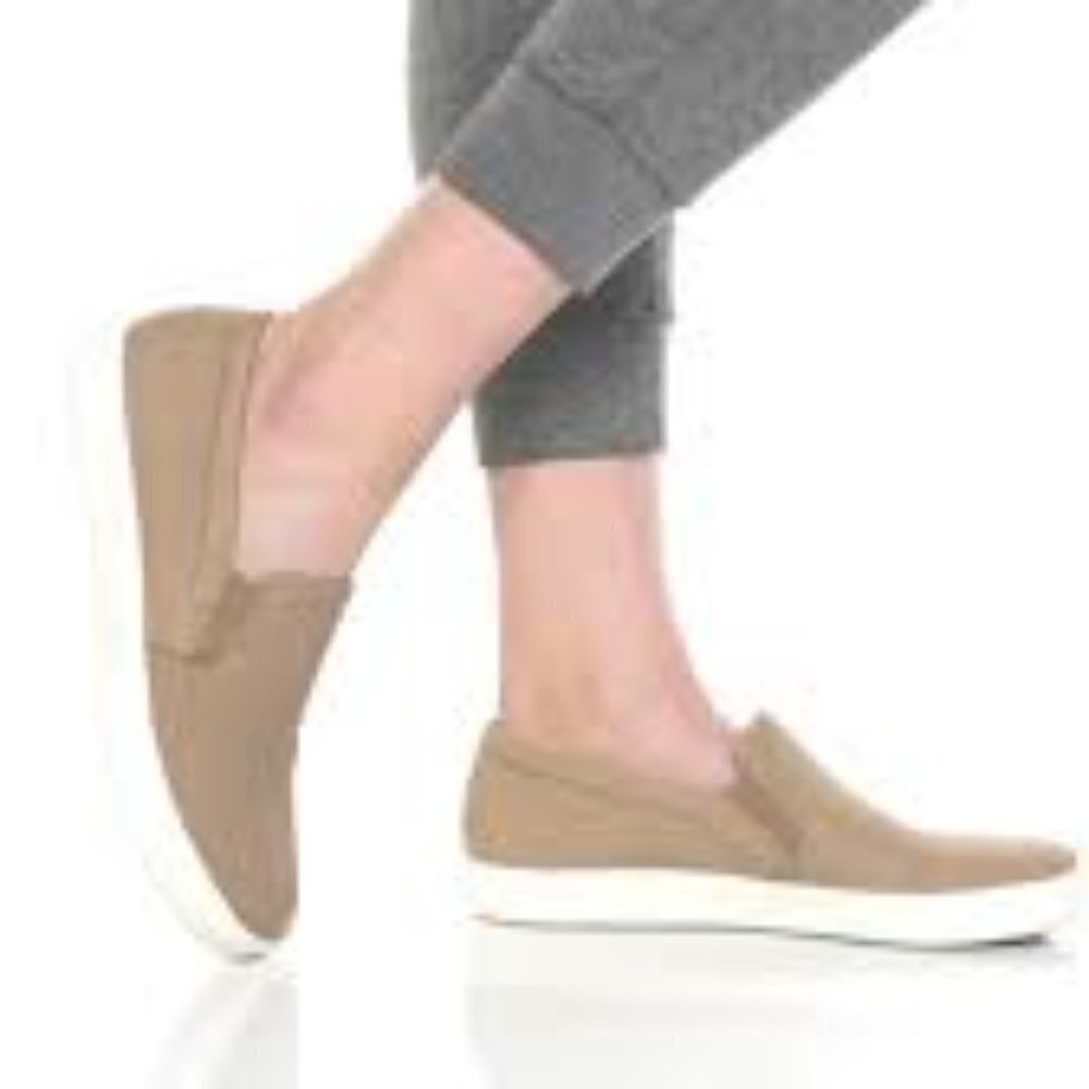 Naturalizer Tan Slip-On Loafers